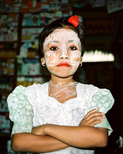 Photo of Rohingya girl in tradition dress