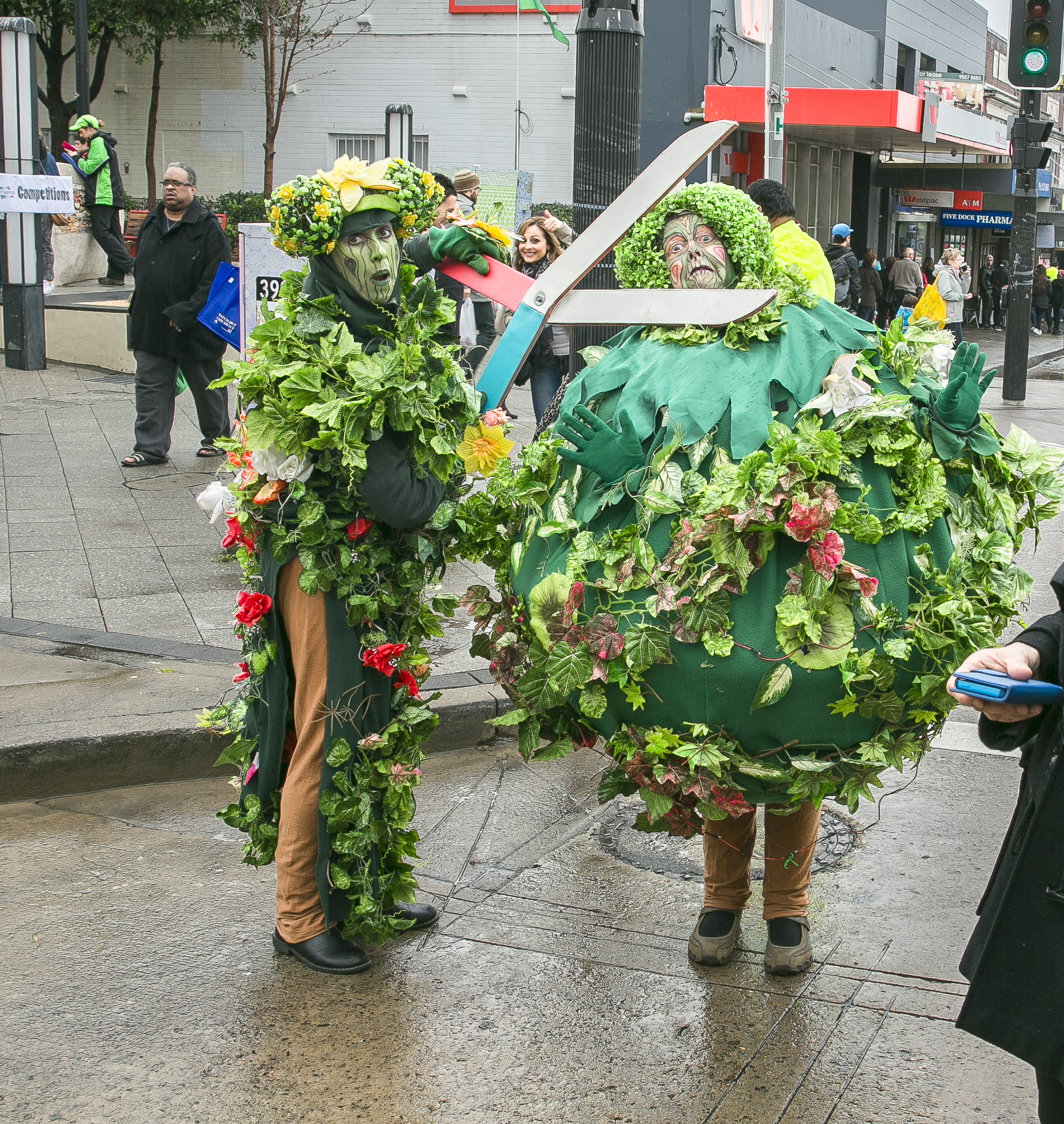 roving performer as bushes