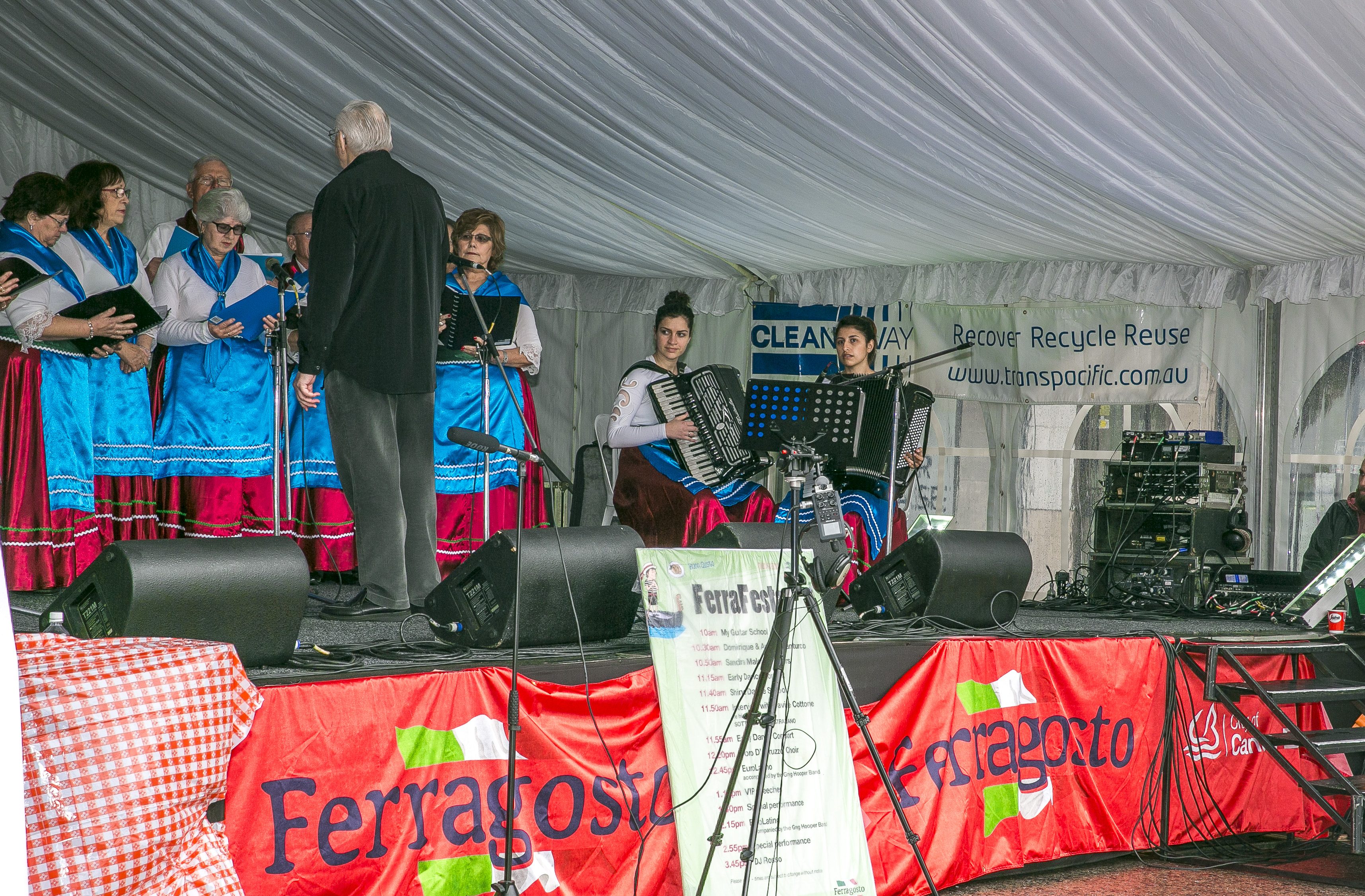 Ferragosto stage with people singing