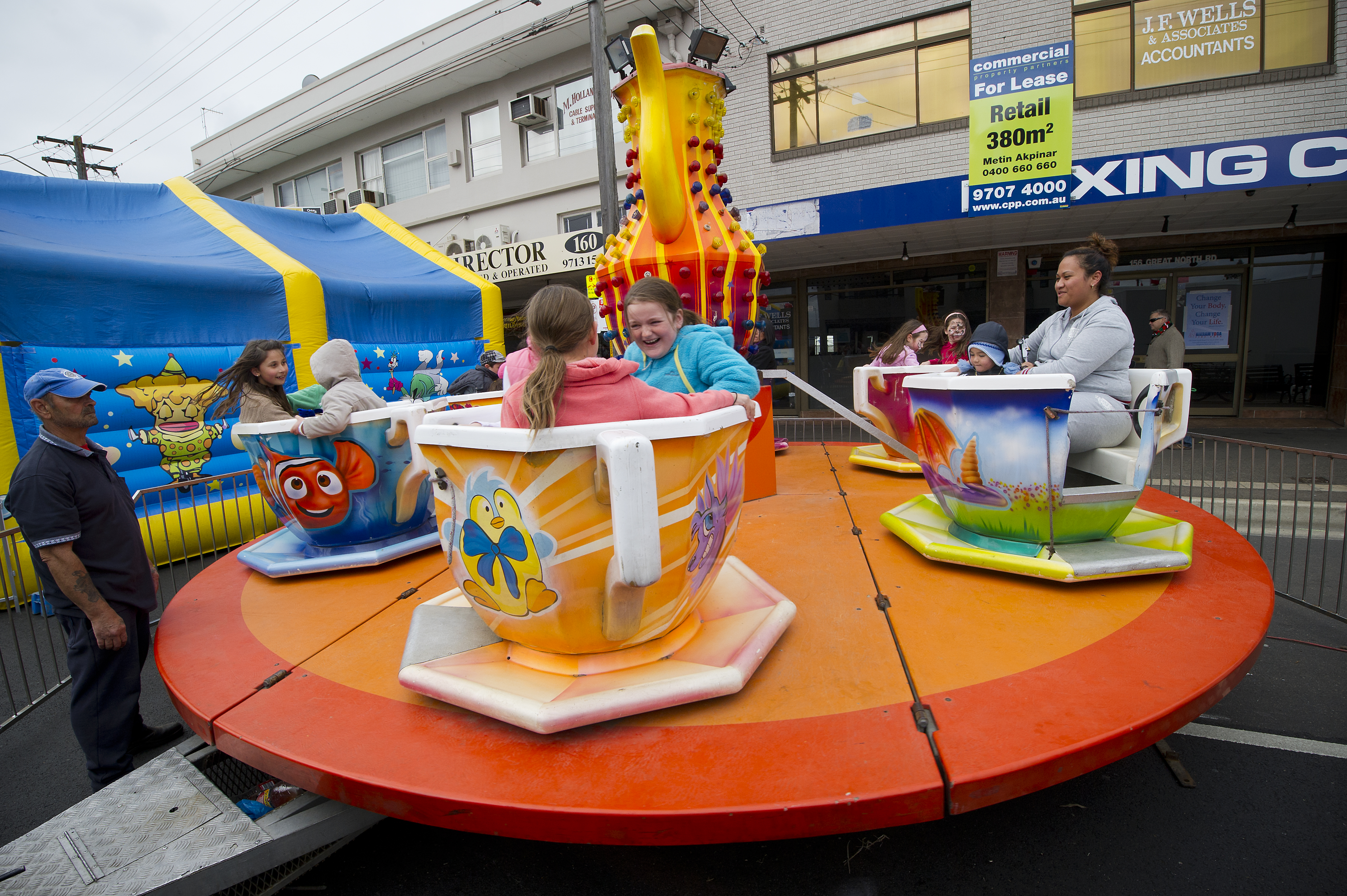 tea cup amusement ride