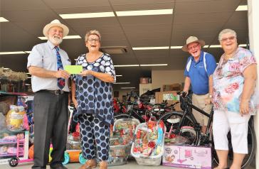 Image of Parkes Shire Council Mayor Ken Keith with Rhonda Keane Michael Lynch of St Vincent de Paul Society and Parkes Shire Council Councillor Patrica Smith