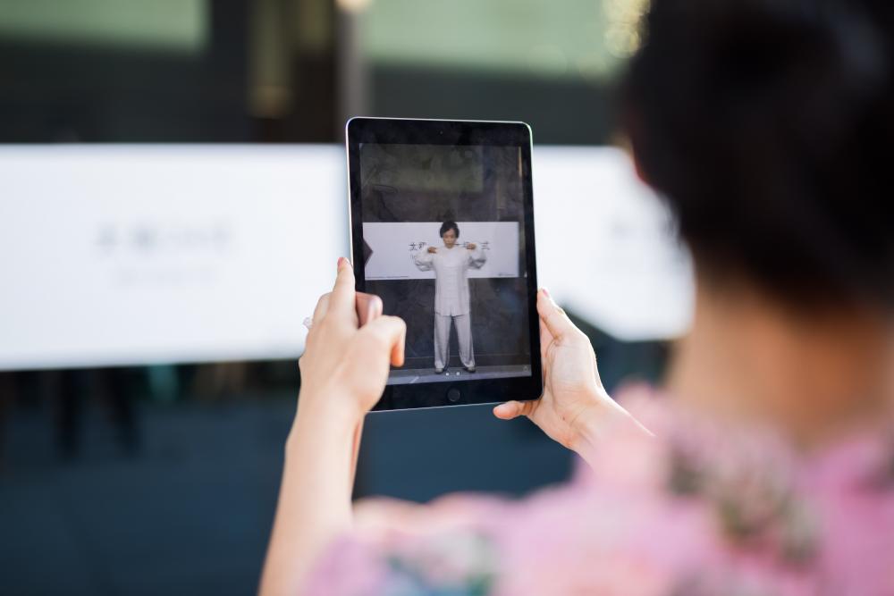Rhodes Creative: Hands-on Tech for Curious Creatives: Storytelling with Augmented Reality