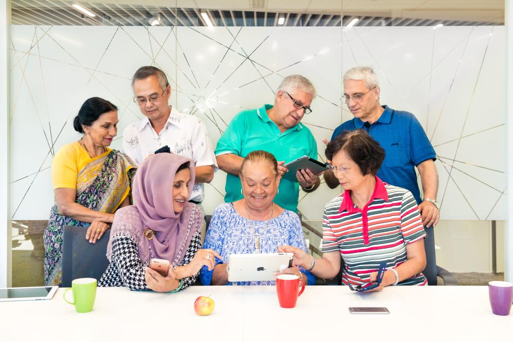 Tech Savvy Seniors: Introduction to Cyber Safety and Online Shopping in Korean