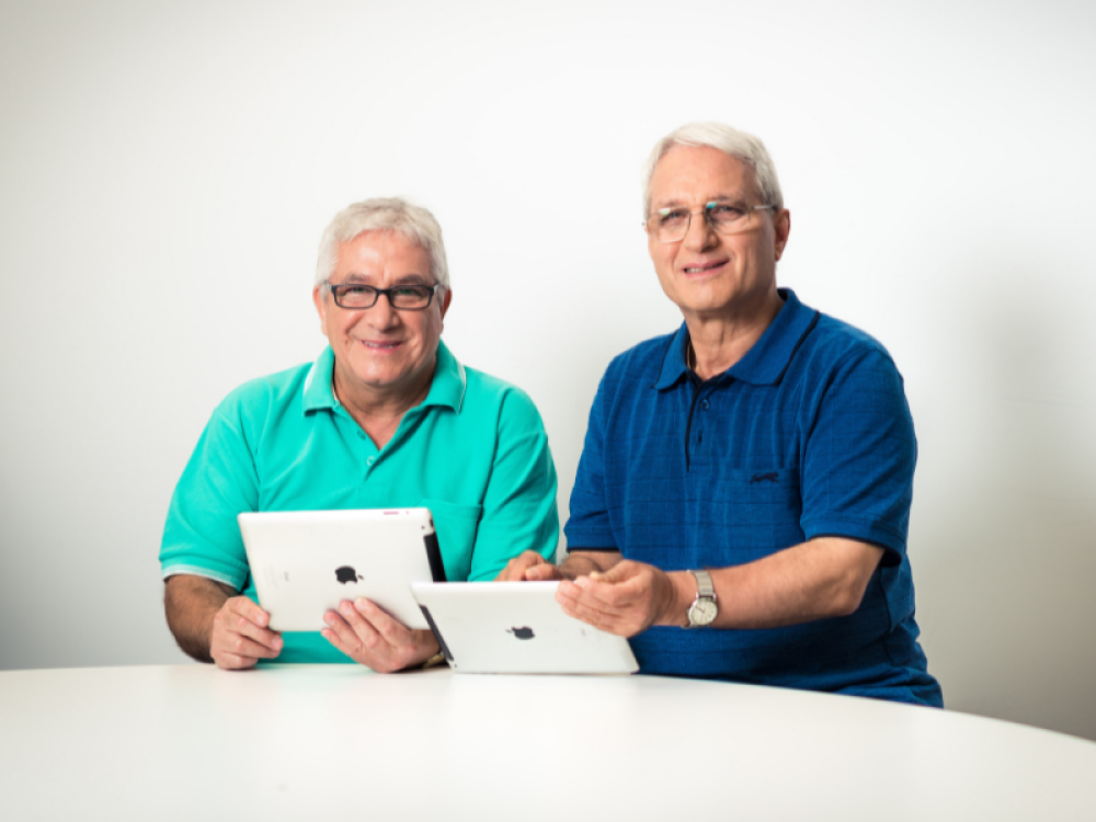 Tech Savvy Seniors: Learn More about Apps in Italian