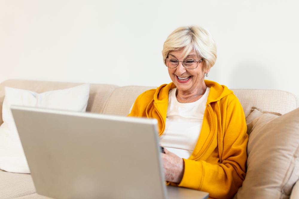 Greek Tech Savvy Seniors: Learn More About Apps 