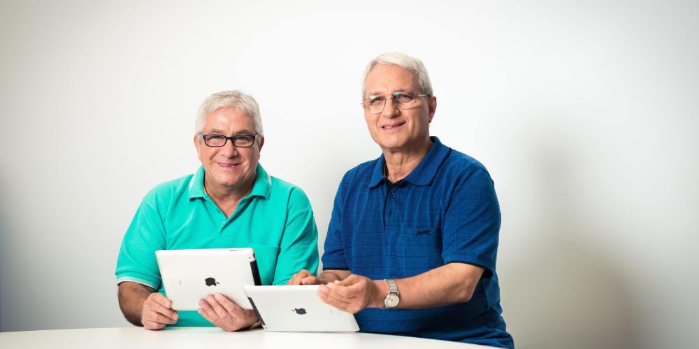 Tech Savvy Seniors: Introduction to Smartphones in Italian