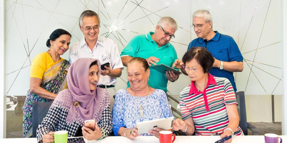 Korean Tech Savvy Seniors: Learn About Apps