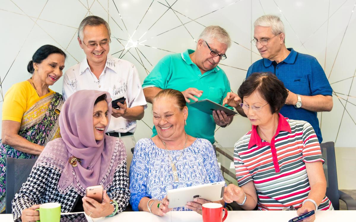 Korean Tech Savvy Seniors: Learn About Apps